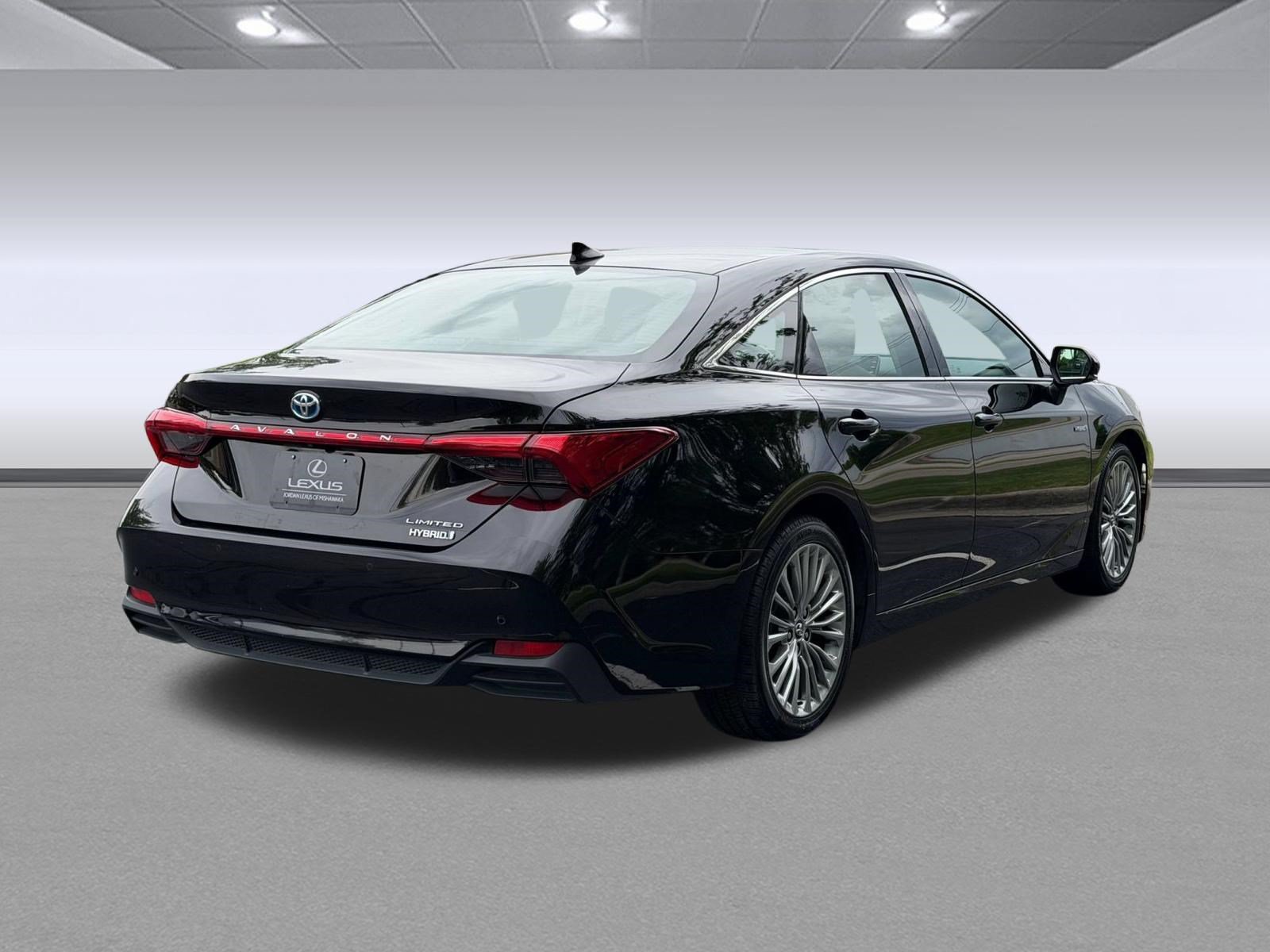 Used 2019 Toyota Avalon Limited w/ Advanced Safety Package FWD image 9