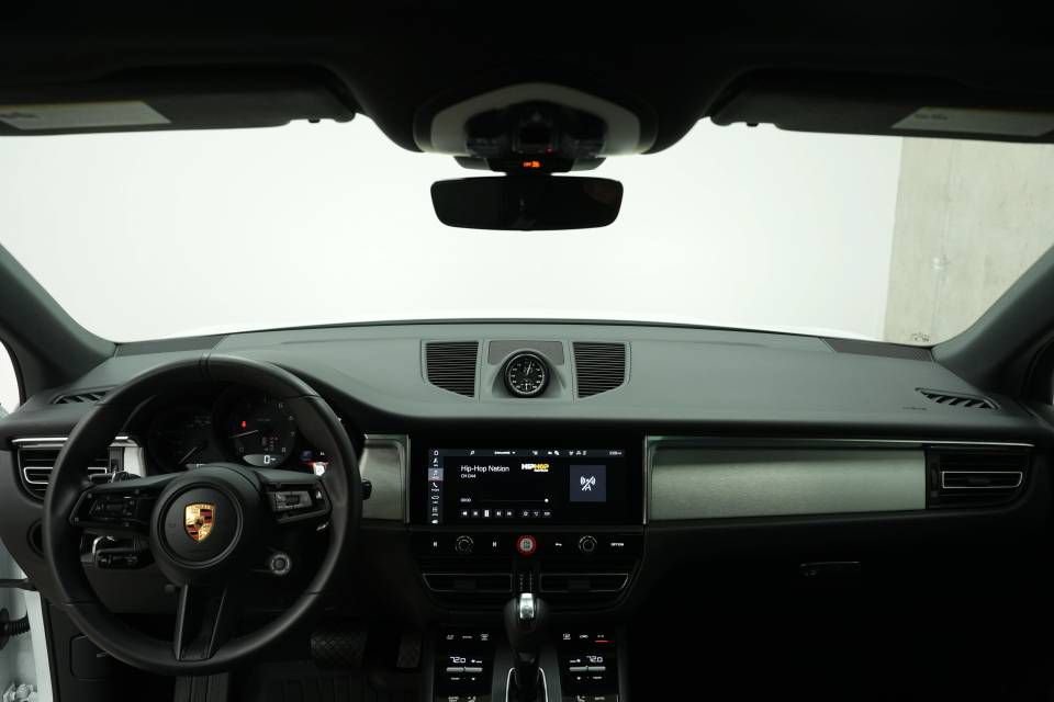 Certified 2026 Porsche Macan AWD/4WD image 16