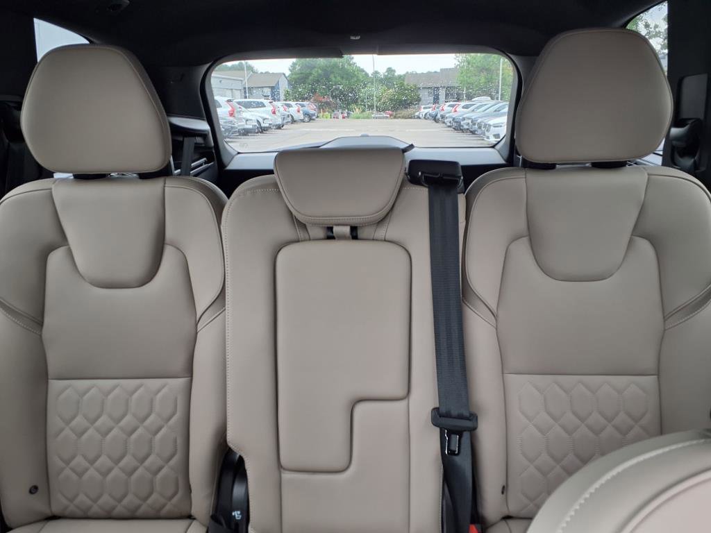 New 2025 Volvo XC90 B5 Core w/ Climate Package image 15
