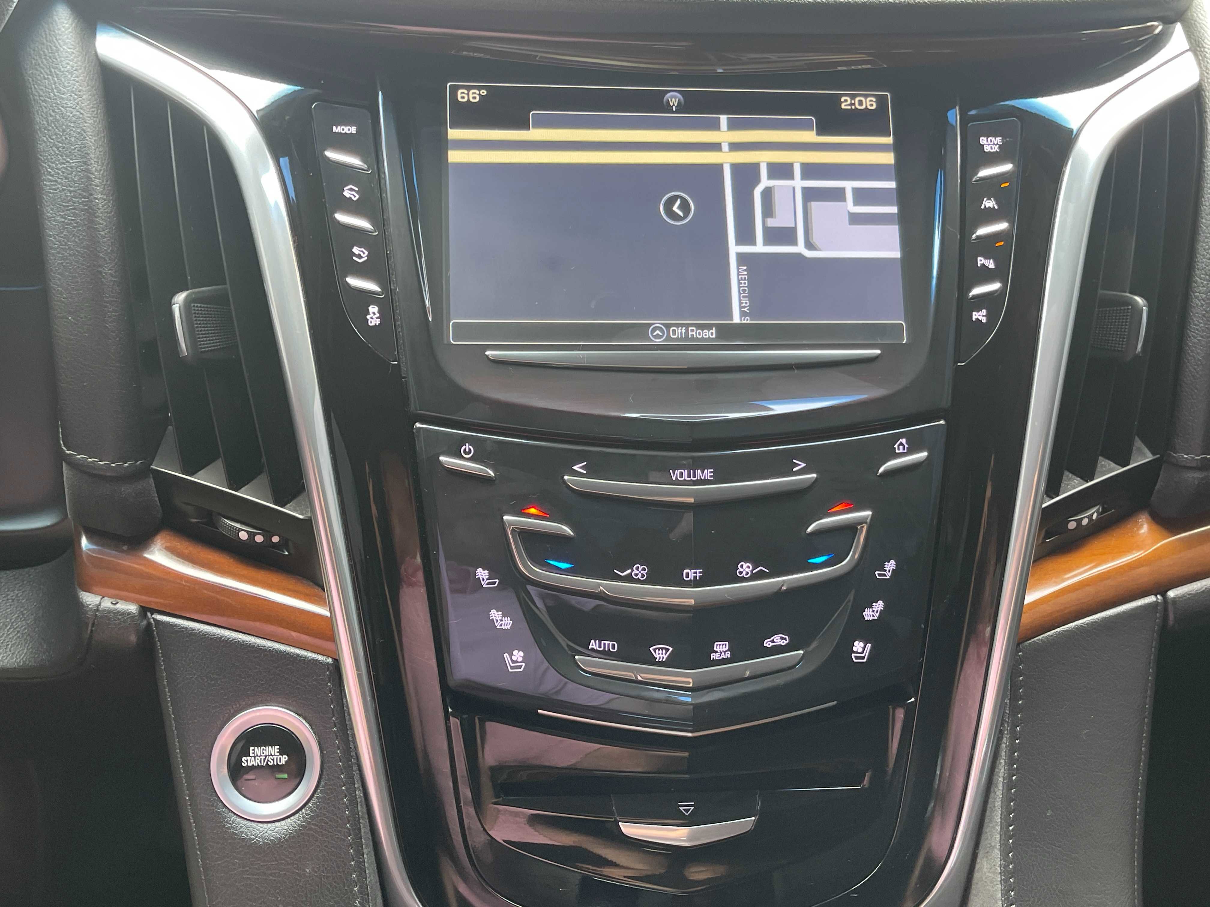 Used 2018 Cadillac Escalade ESV Premium Luxury AWD/4WD image 31