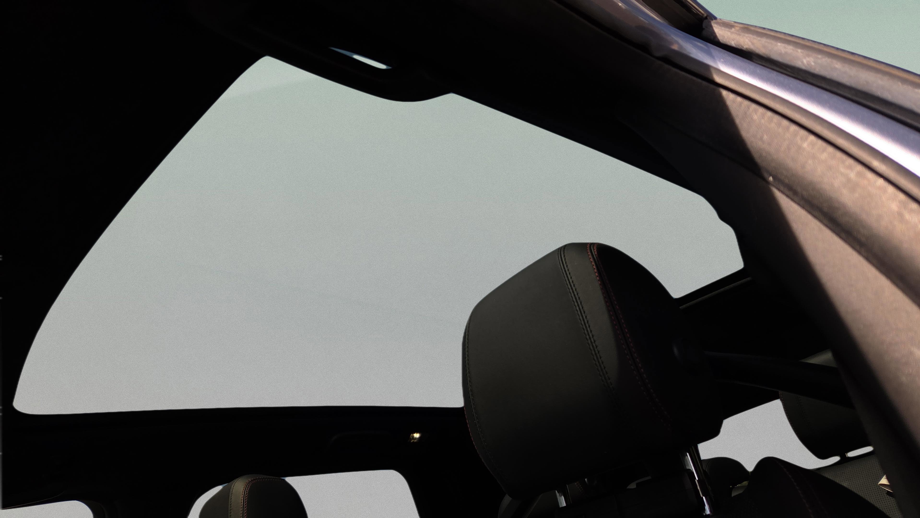 Used 2020 Land Rover Discovery Sport SE R-Dynamic image 26