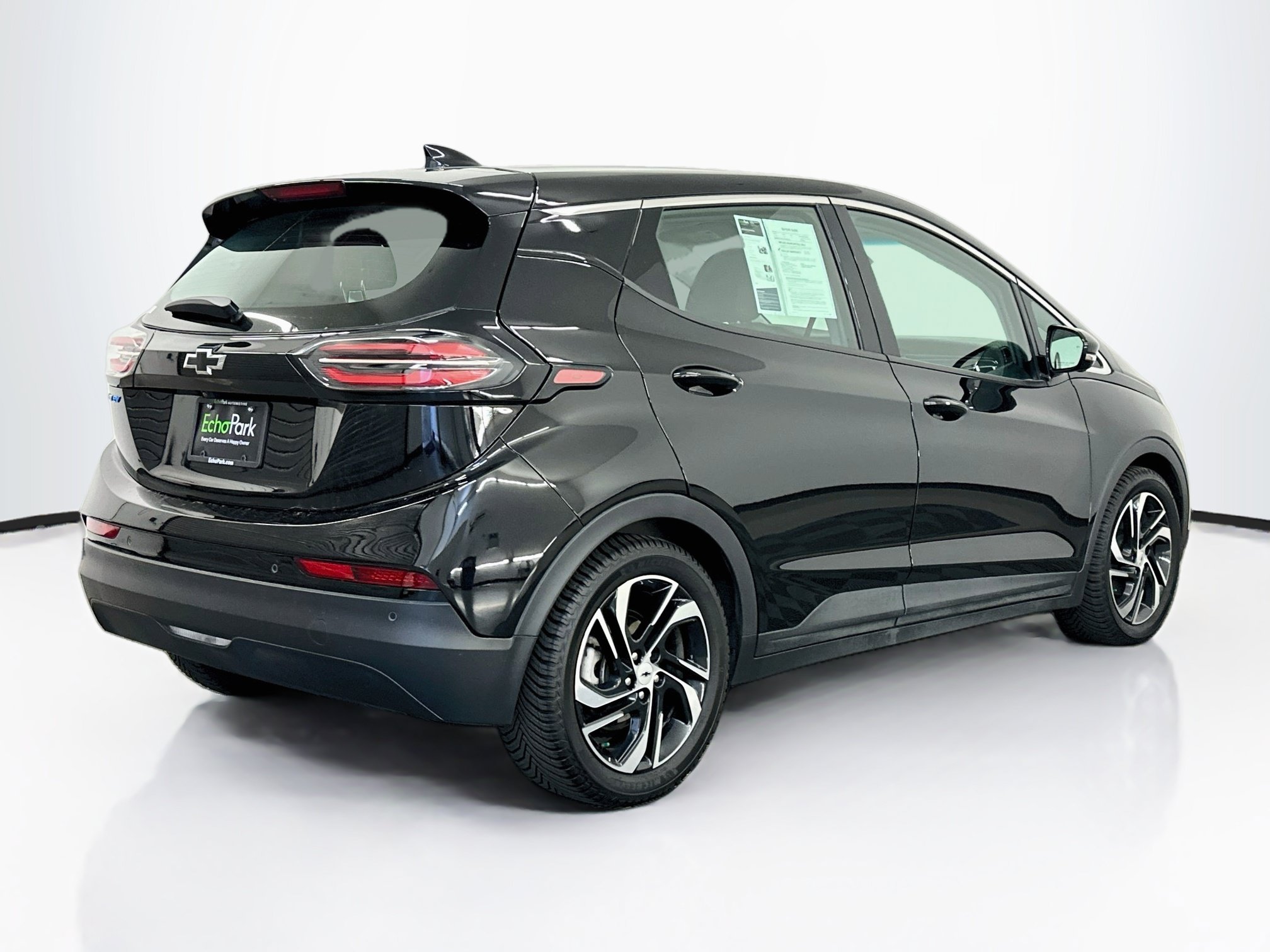 Used 2023 Chevrolet Bolt LT w/ Infotainment Package FWD image 9