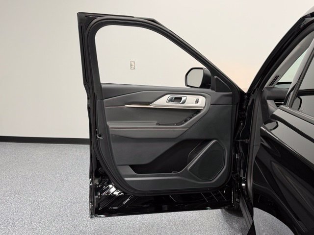 New 2026 Ford Explorer Active RWD image 9