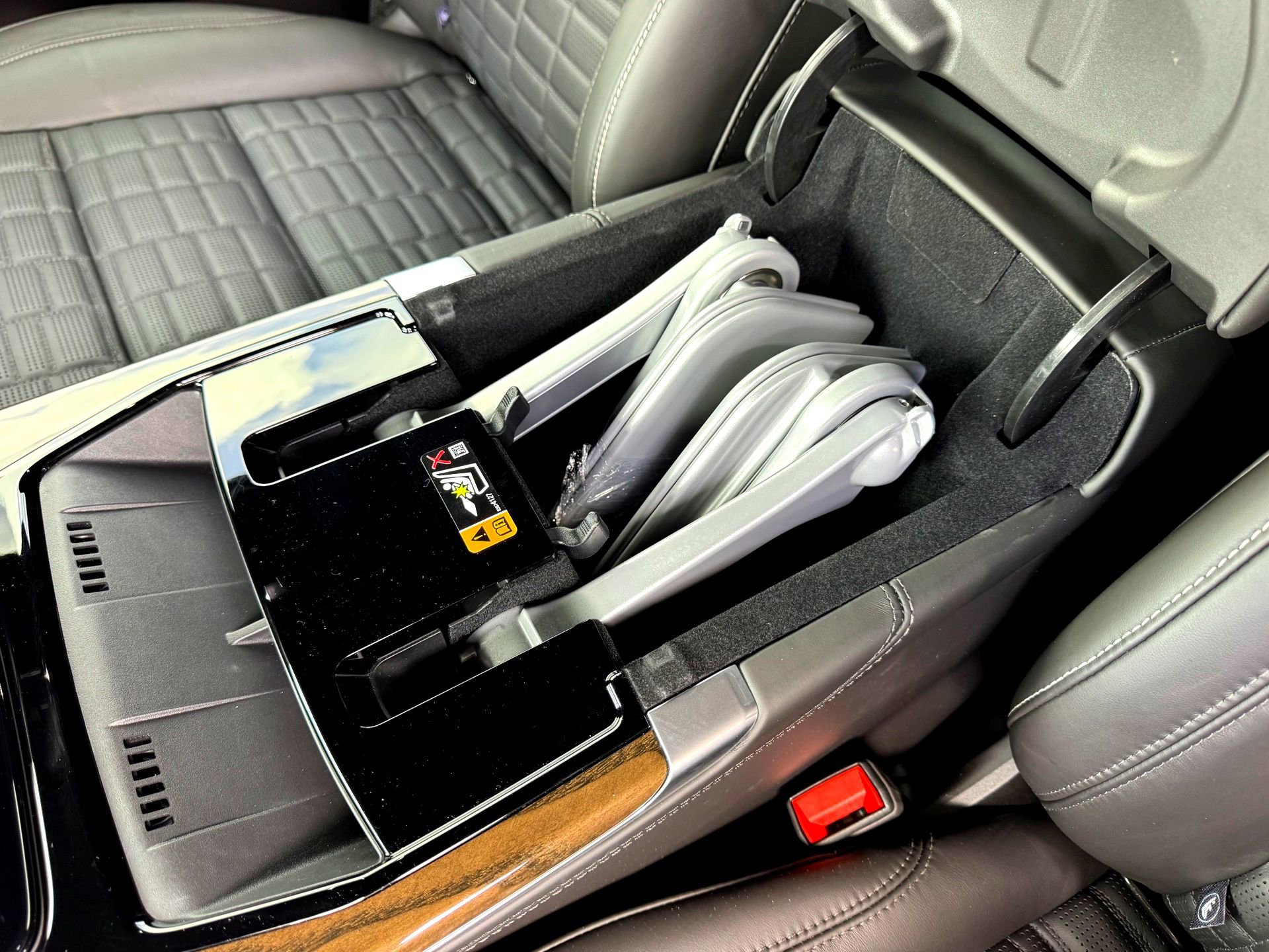 Used 2025 Cadillac Escalade ESV Sport Platinum image 26