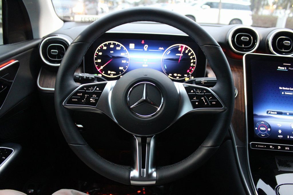 Used 2025 Mercedes-Benz GLC 350e 4MATIC image 14