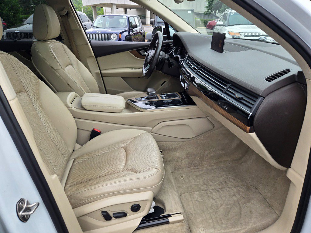 Used 2017 Audi Q7 3.0T Premium Plus w/ Premium Plus Package image 5