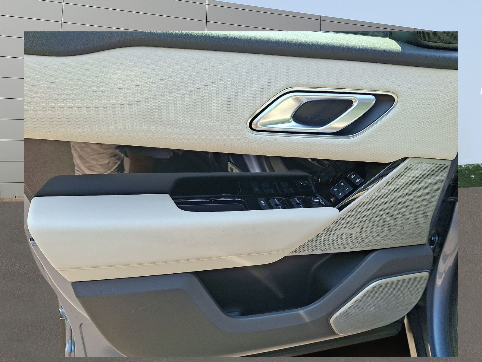 Used 2022 Land Rover Range Rover Velar R-Dynamic S AWD/4WD image 8