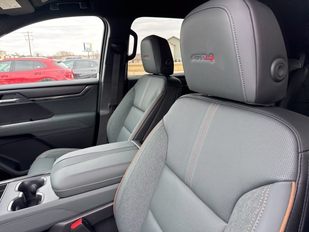 New 2026 GMC Acadia AT4 w/ Luxury Package AWD/4WD image 17