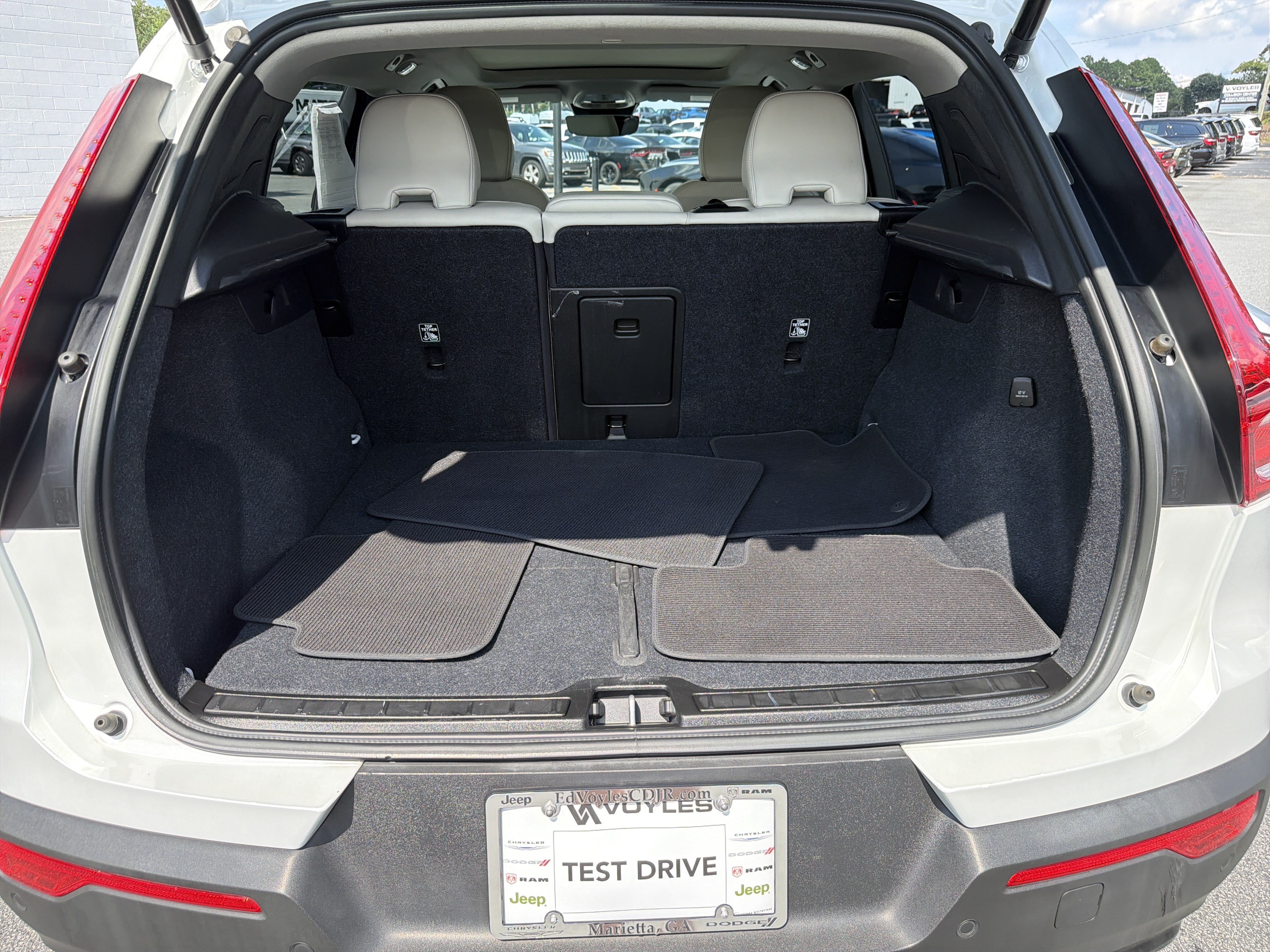 Used 2023 Volvo XC40 B4 Ultimate FWD image 22
