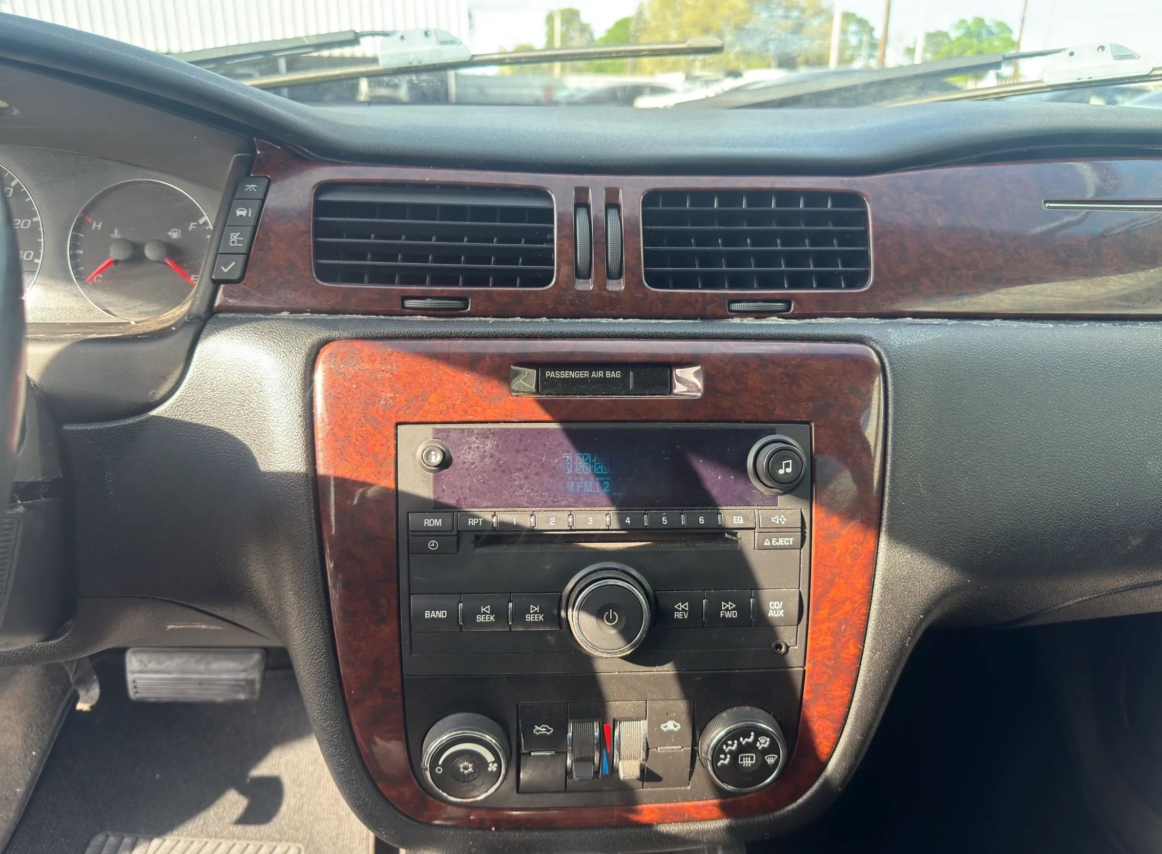 Used 2011 Chevrolet Impala LT image 11