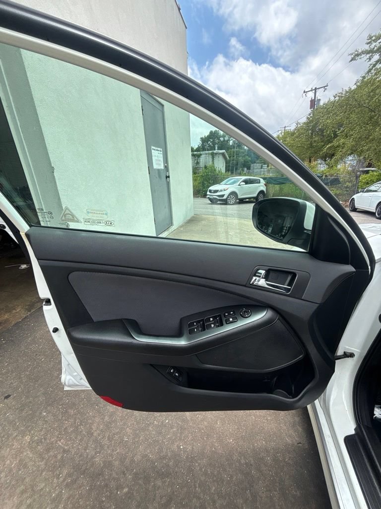 Used 2013 Kia Optima LX w/ Hybrid Convenience Pkg FWD image 11