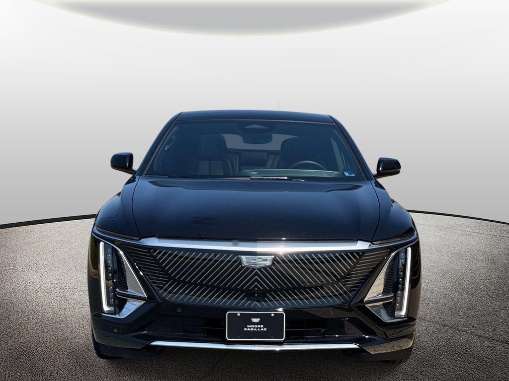 Certified 2025 Cadillac Lyriq Luxury w/ LPO, Floor Liner Package AWD/4WD image 5