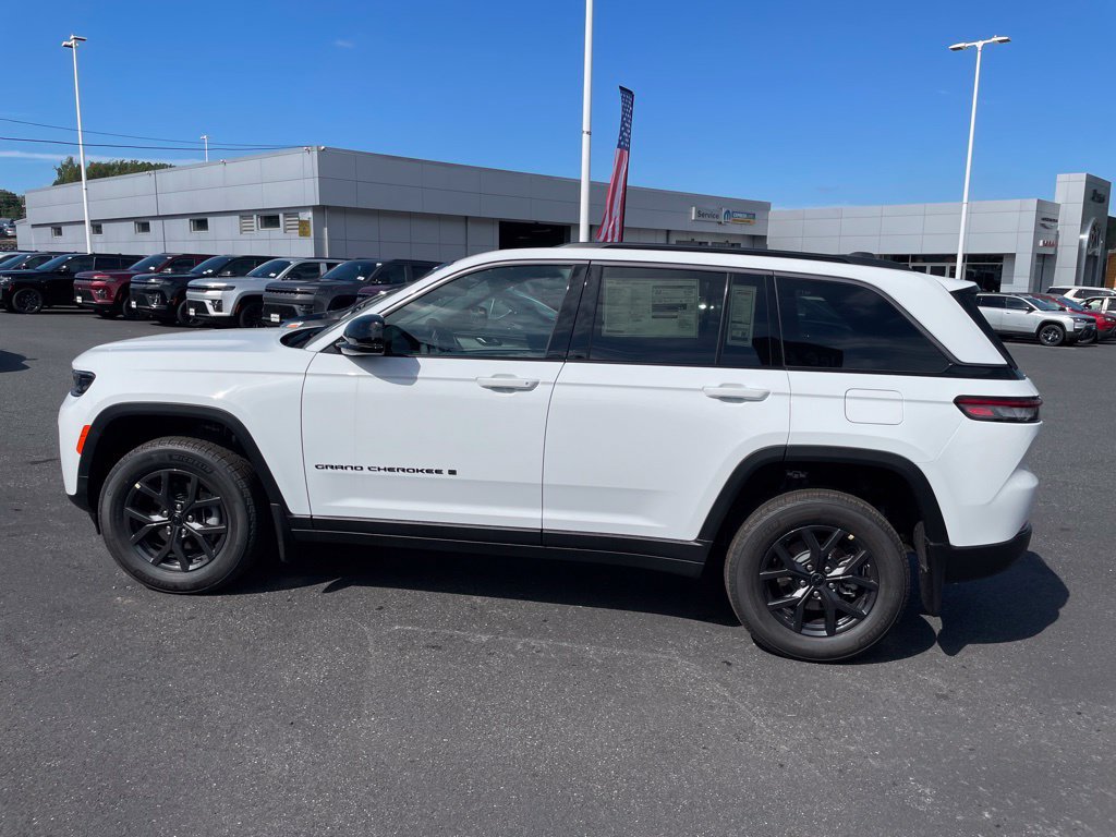 New 2027 Jeep Grand Cherokee Altitude AWD/4WD image 4