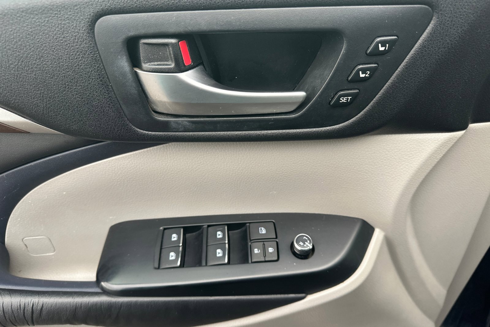 Used 2016 Toyota Highlander Limited image 10