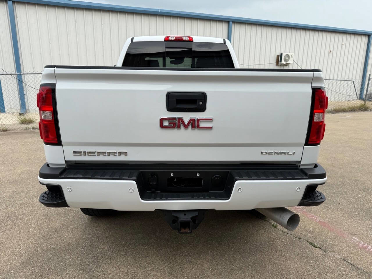 Used 2019 GMC Sierra 2500 Denali w/ Duramax Plus Package AWD/4WD image 8