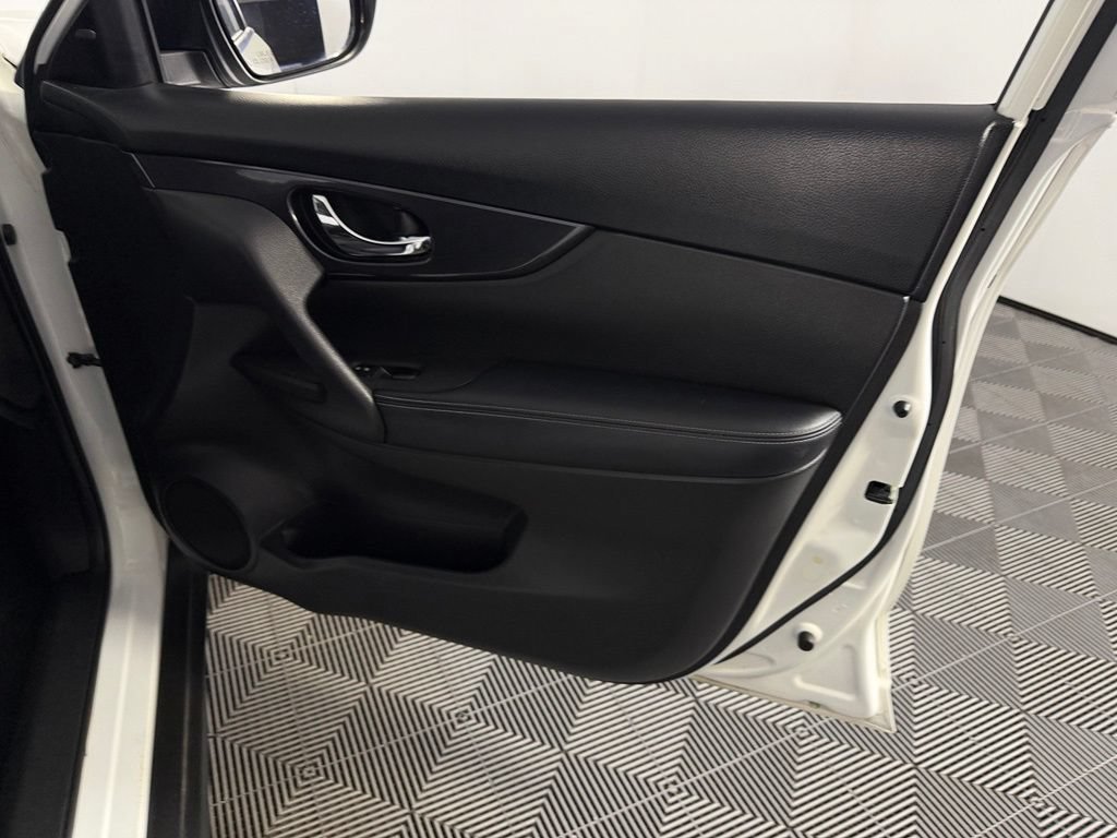 Used 2020 Nissan Rogue SV FWD image 33