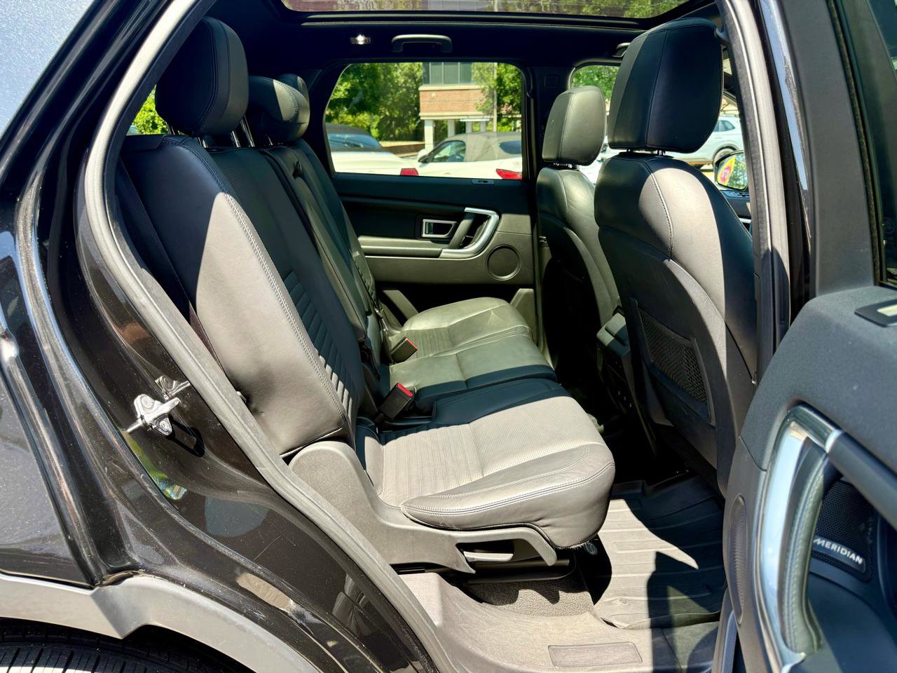 Used 2017 Land Rover Discovery Sport HSE Luxury AWD/4WD image 27