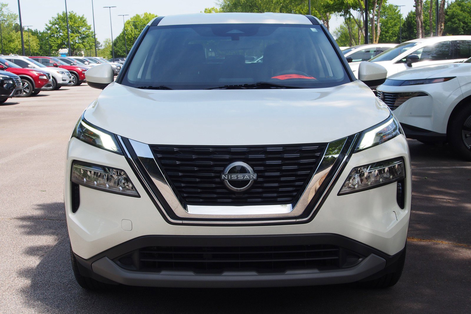 Used 2023 Nissan Rogue SV FWD image 2