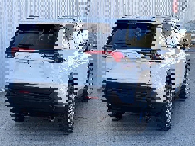 Used 2020 Toyota RAV4 XLE Premium image 4