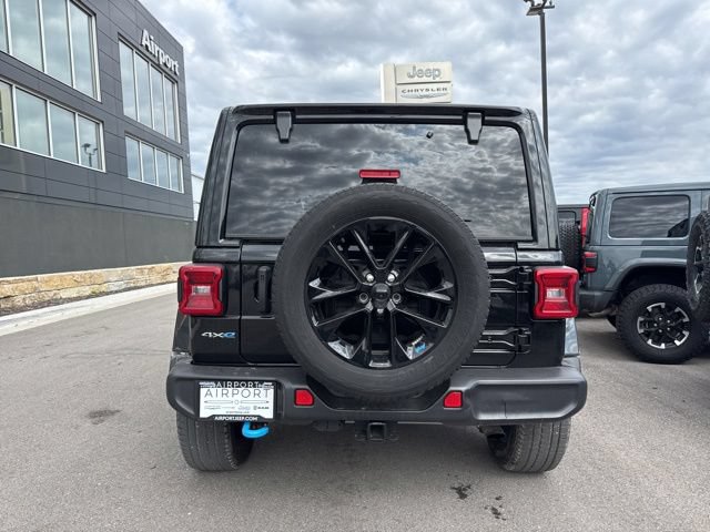 Used 2023 Jeep Wrangler Unlimited Sahara w/ Cold Weather Group AWD/4WD image 4