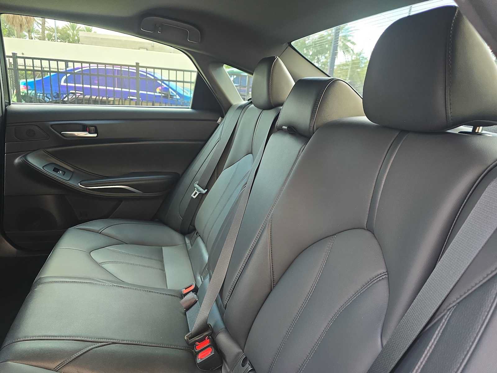 Used 2022 Toyota Avalon XLE w/ Moonroof Package FWD image 13