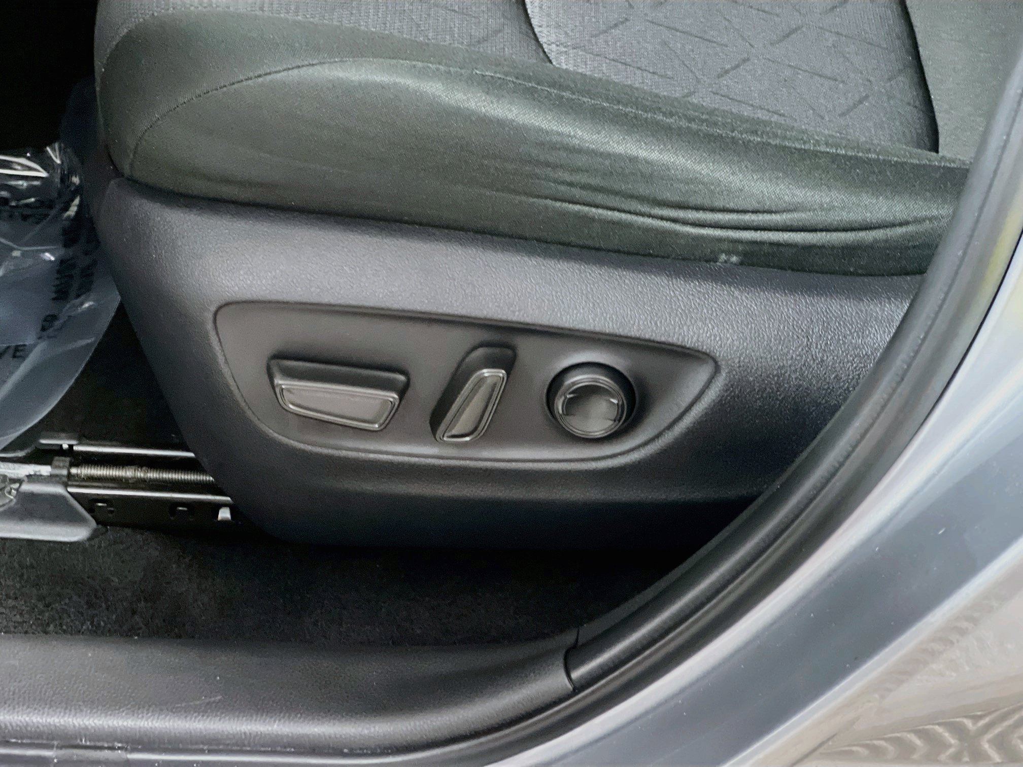 Used 2025 Toyota RAV4 XLE FWD image 16