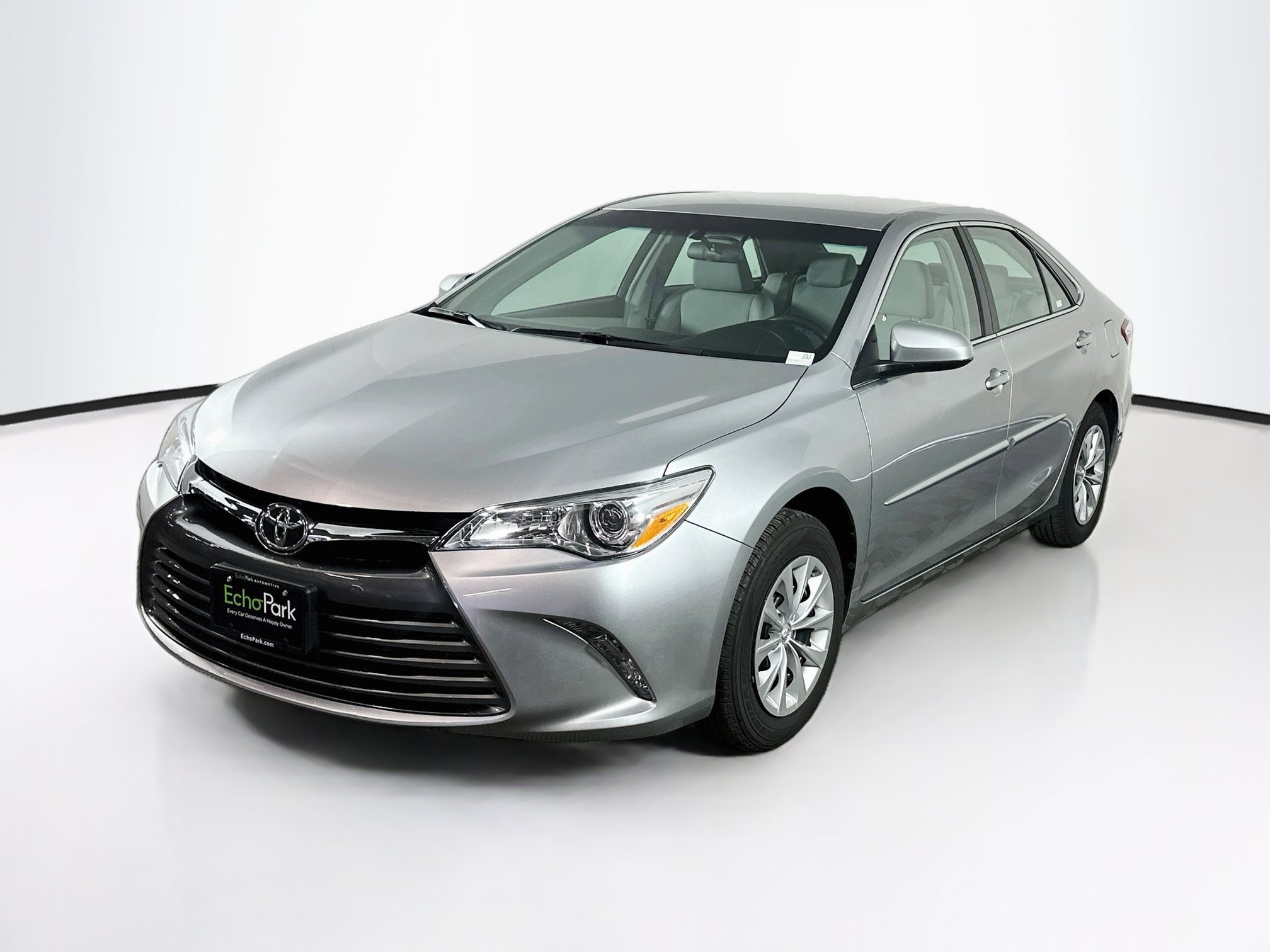 Used 2017 Toyota Camry LE FWD image 3