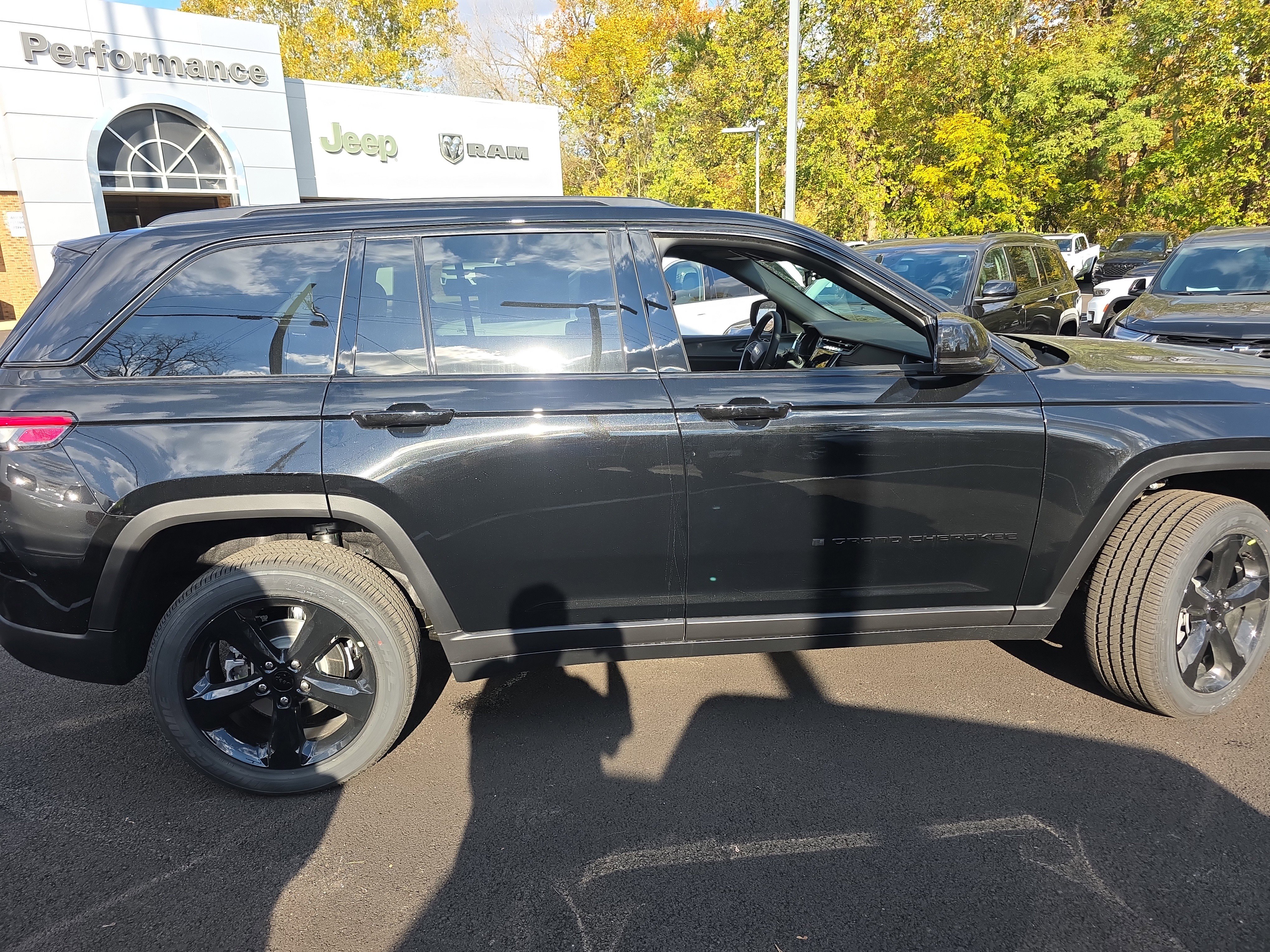 New 2025 Jeep Grand Cherokee Altitude w/ Trailer Tow Package image 24