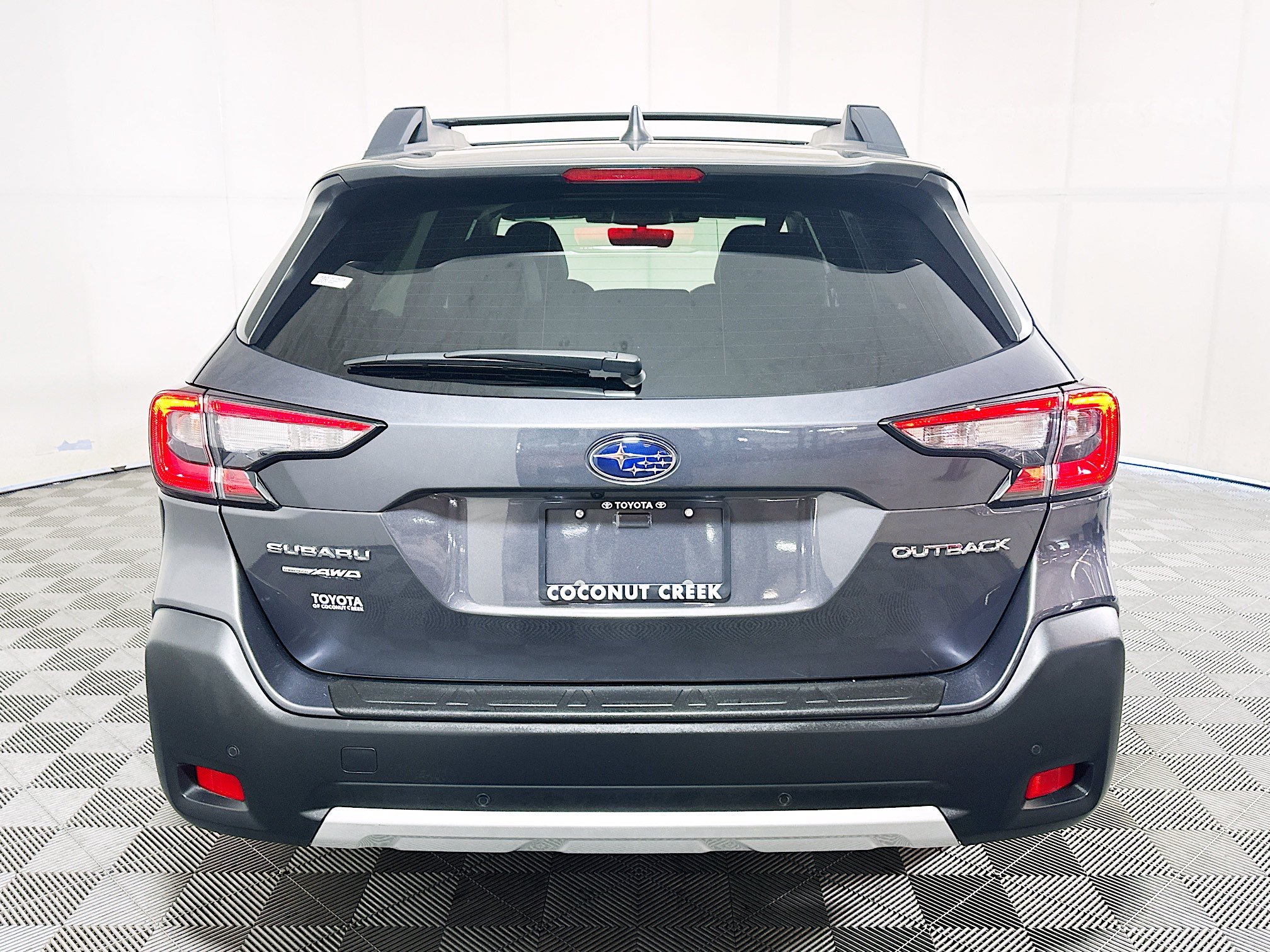 Used 2025 Subaru Outback Limited AWD/4WD image 4