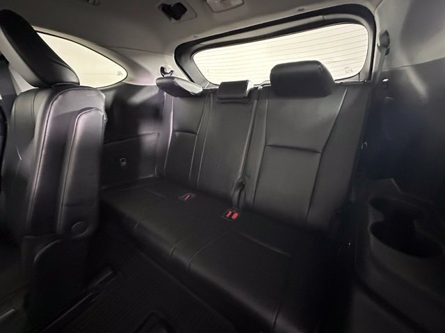 Used 2021 Toyota Highlander XLE AWD/4WD image 26