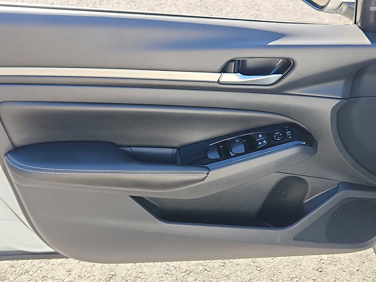 Used 2023 Nissan Altima 2.5 SV image 12