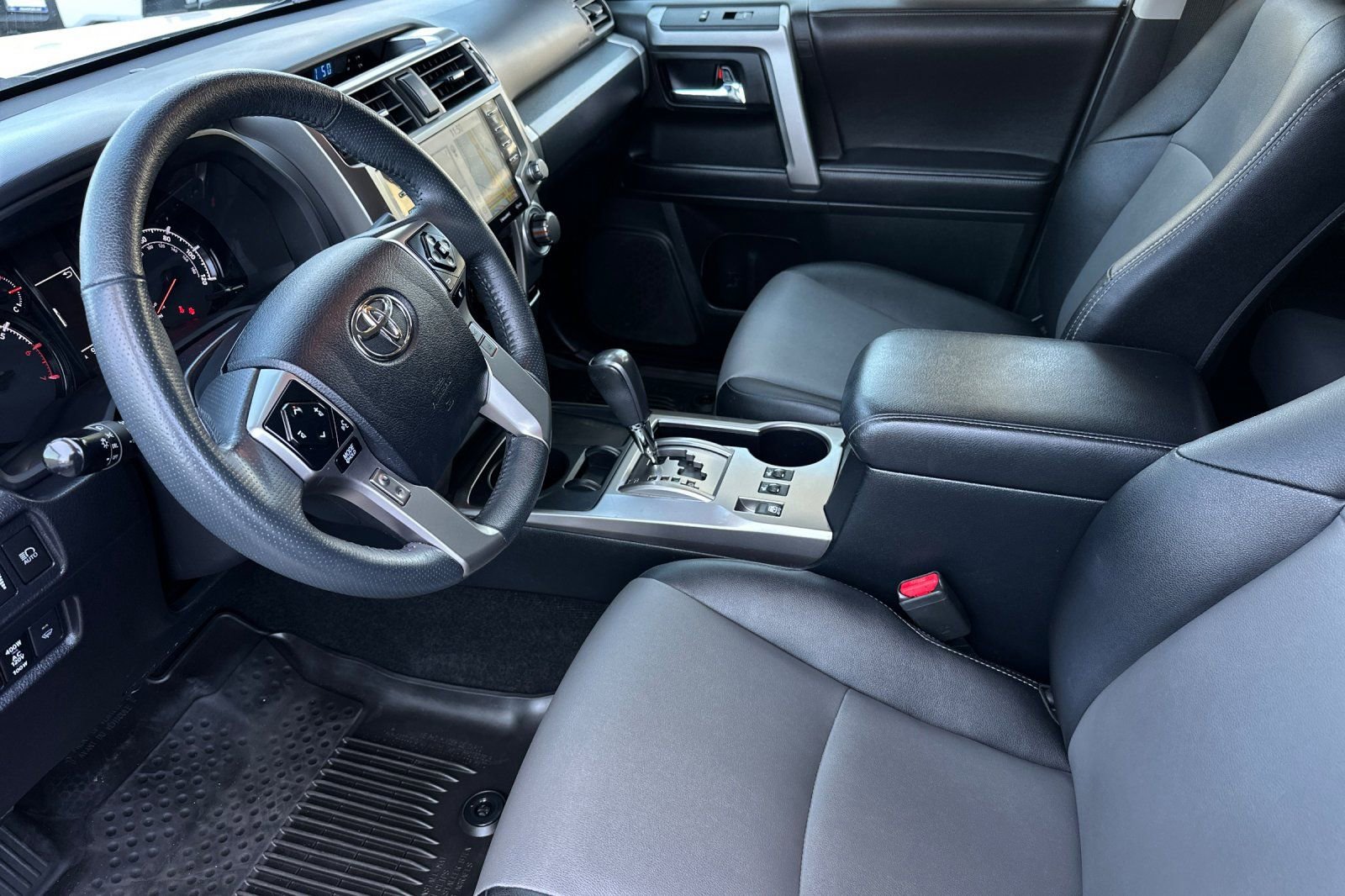 Used 2022 Toyota 4Runner SR5 Premium w/ Moonroof Package RWD image 9