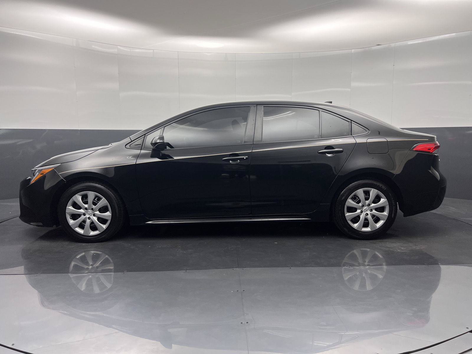 Used 2024 Toyota Corolla LE FWD image 28