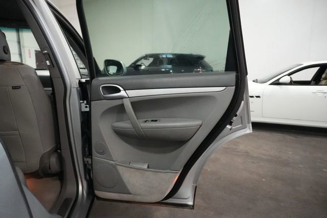 Used 2004 Porsche Cayenne S image 26