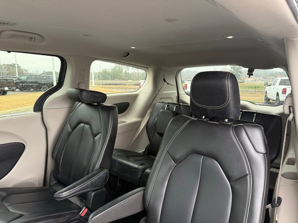Used 2023 Chrysler Pacifica Touring-L image 24
