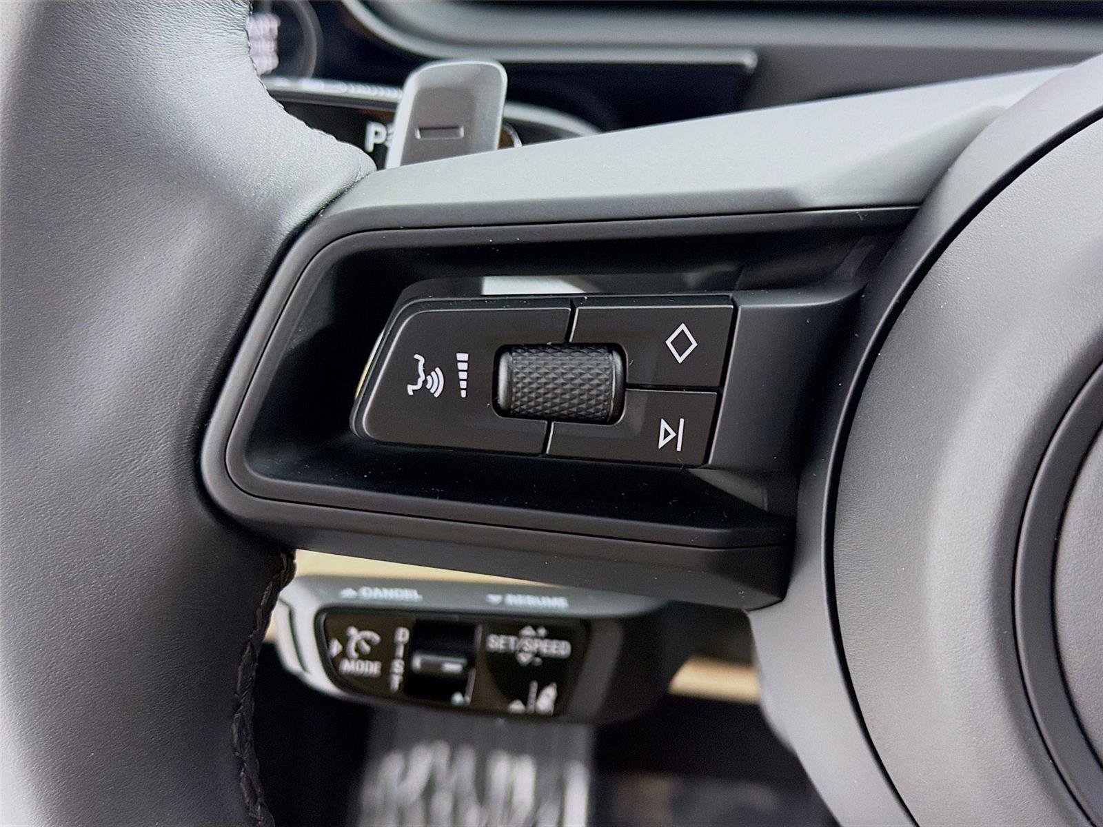 New 2026 Porsche Cayenne Coupe AWD/4WD image 14