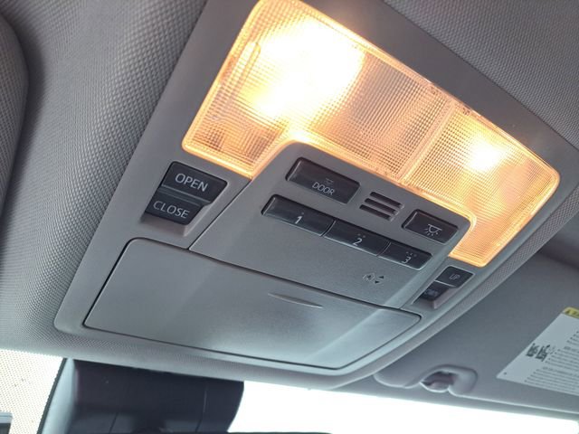 Used 2019 Toyota Highlander XLE AWD/4WD image 17