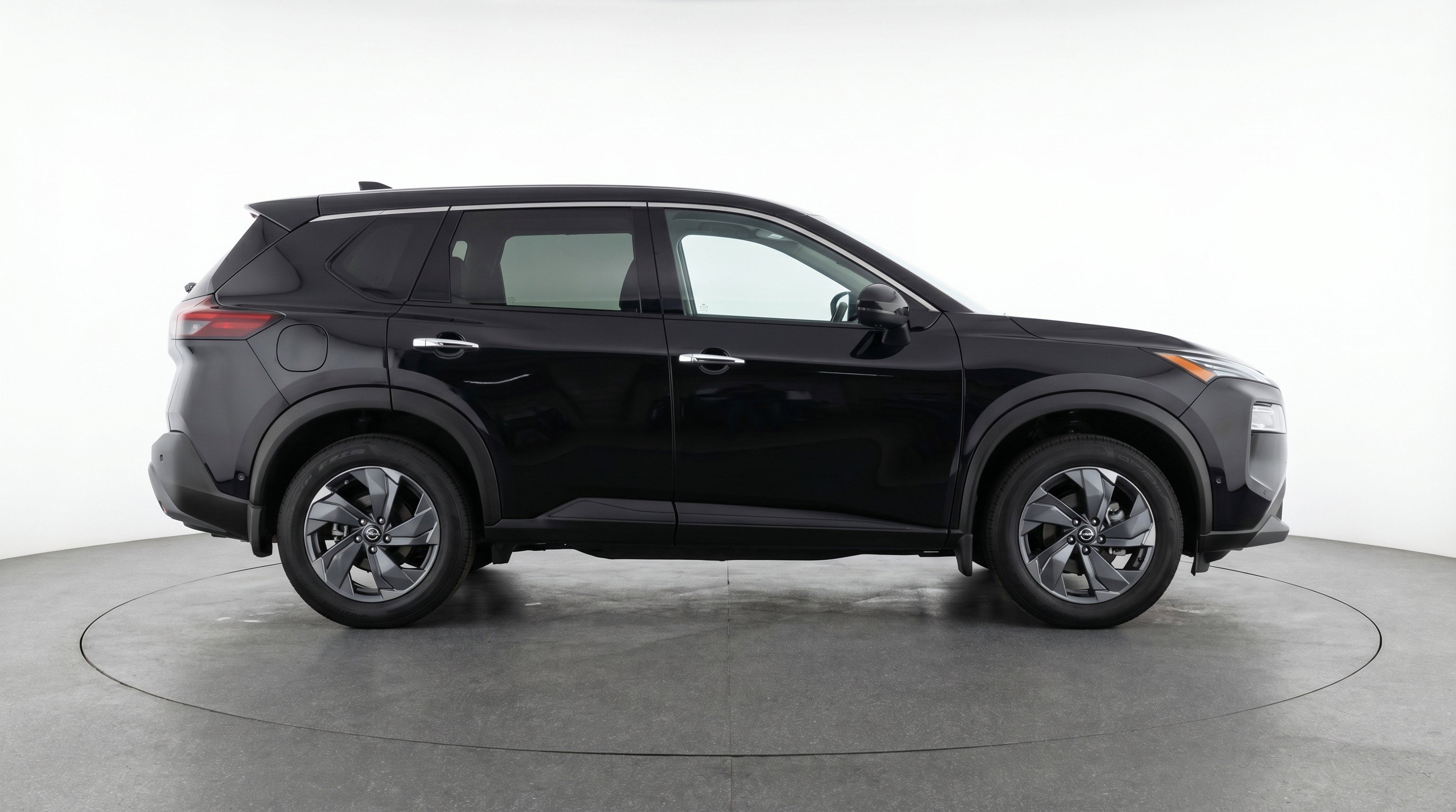 Used 2025 Nissan Rogue SV image 11