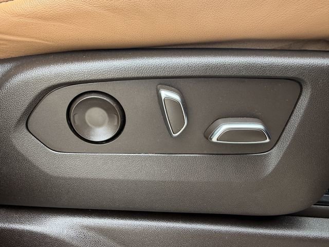 Used 2022 Cadillac Escalade Premium Luxury w/ Performance Package AWD/4WD image 32