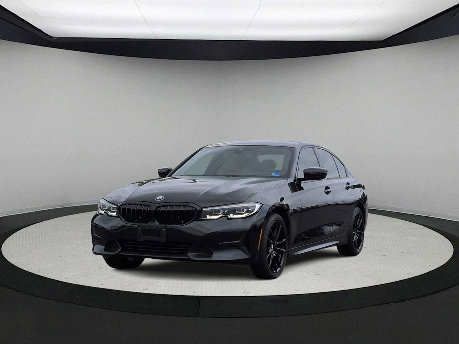 Used 2019 BMW 330i xDrive Sedan w/ Premium Package AWD/4WD image 4