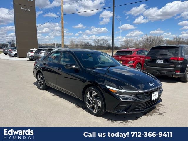 New 2025 Hyundai Elantra SEL image 3