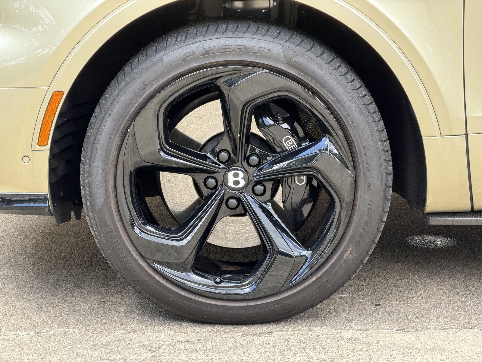 Certified 2023 Bentley Bentayga AWD/4WD image 7