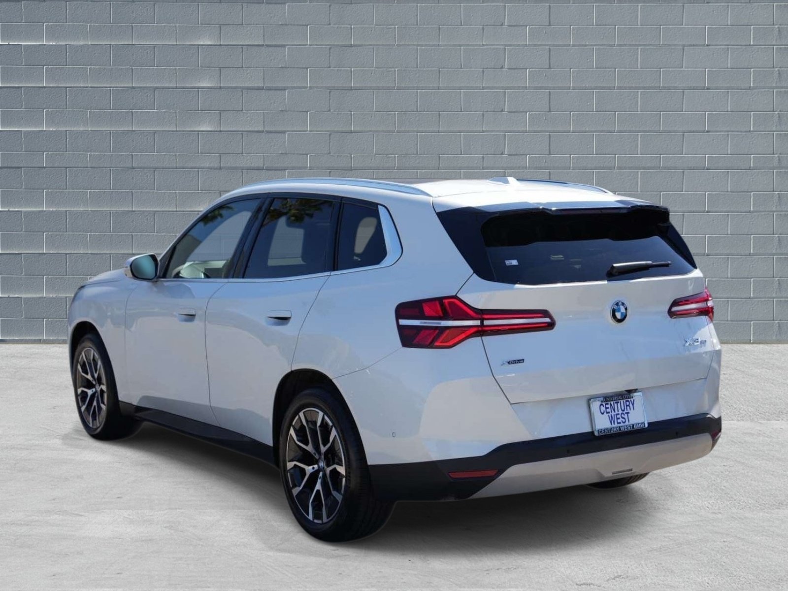 Used 2026 BMW X3 xDrive30i w/ Premium Package AWD/4WD image 3