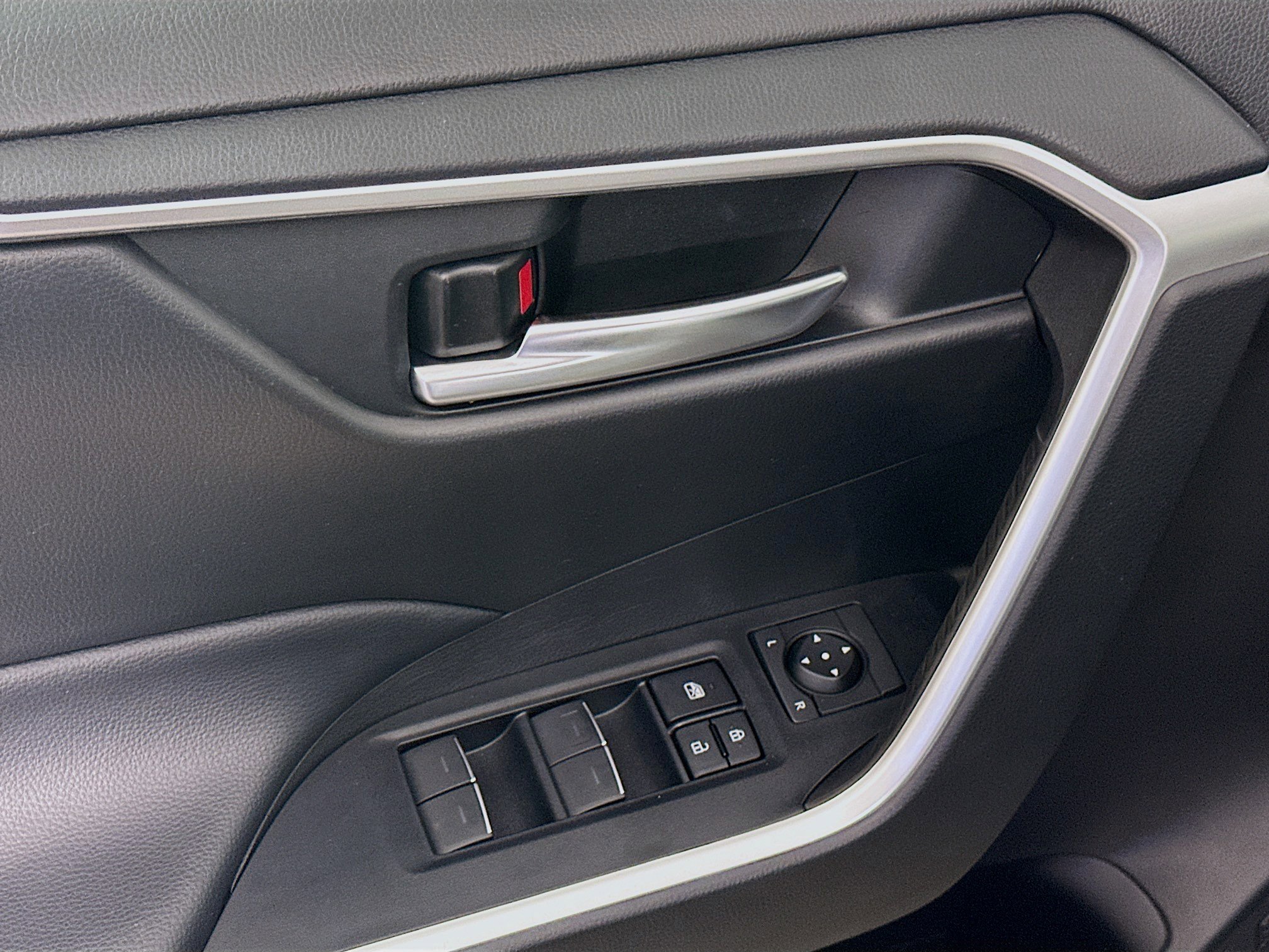 Used 2023 Toyota RAV4 XLE Premium image 15