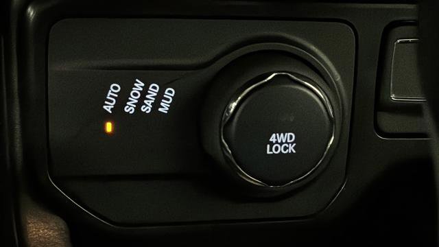 Used 2023 Jeep Renegade Altitude image 28