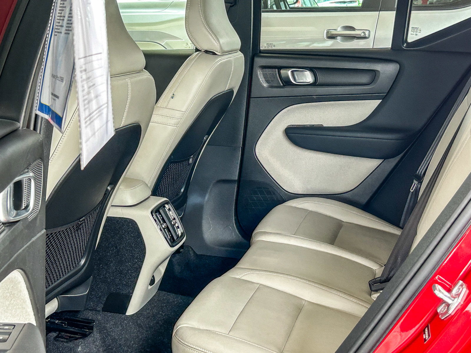 Used 2019 Volvo XC40 T4 Momentum FWD image 17