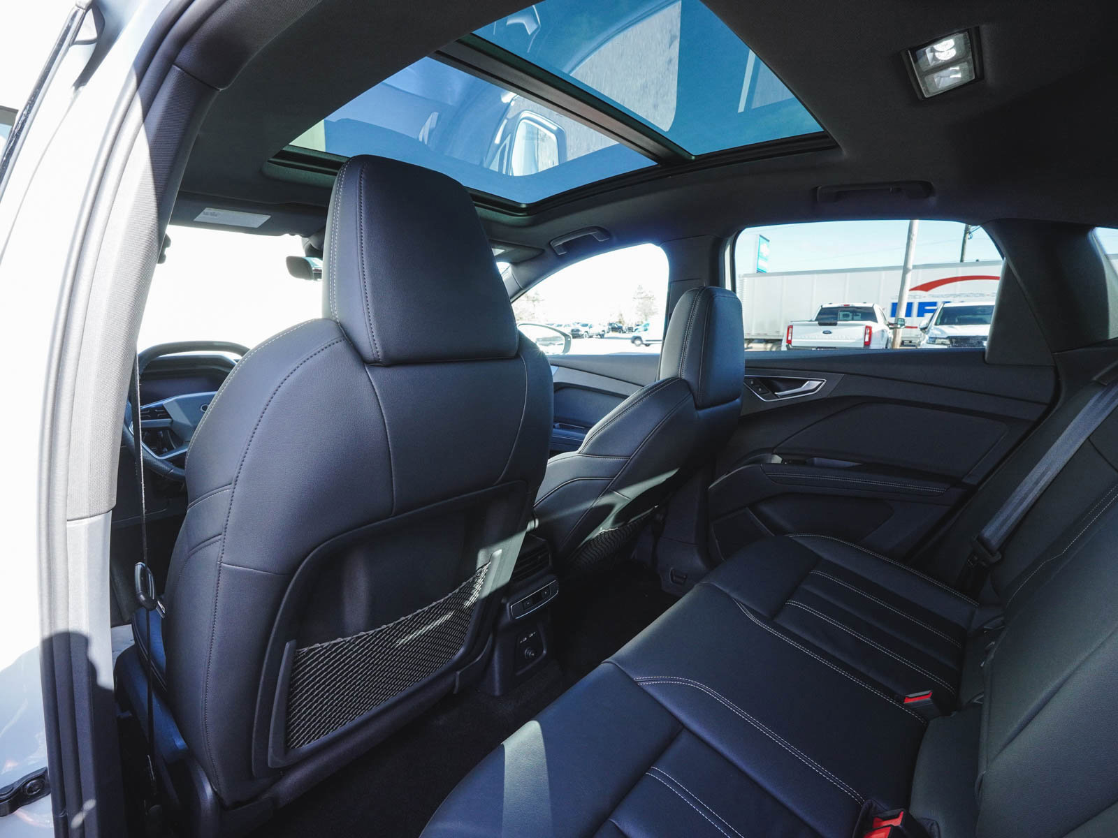 Used 2025 Audi Q4 e-tron Premium image 34