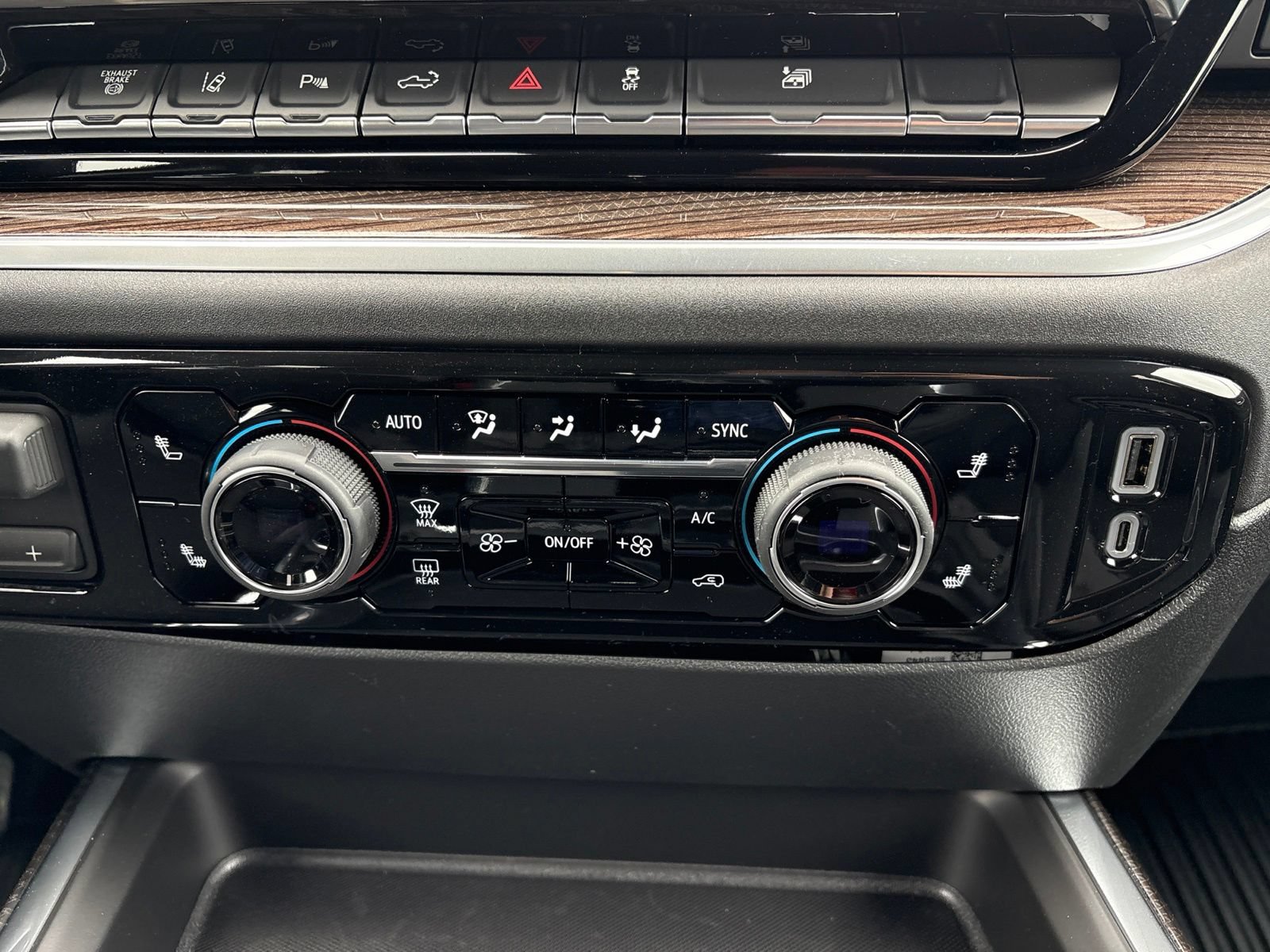 New 2026 Chevrolet Silverado 3500 LT w/ Texas Edition AWD/4WD image 21