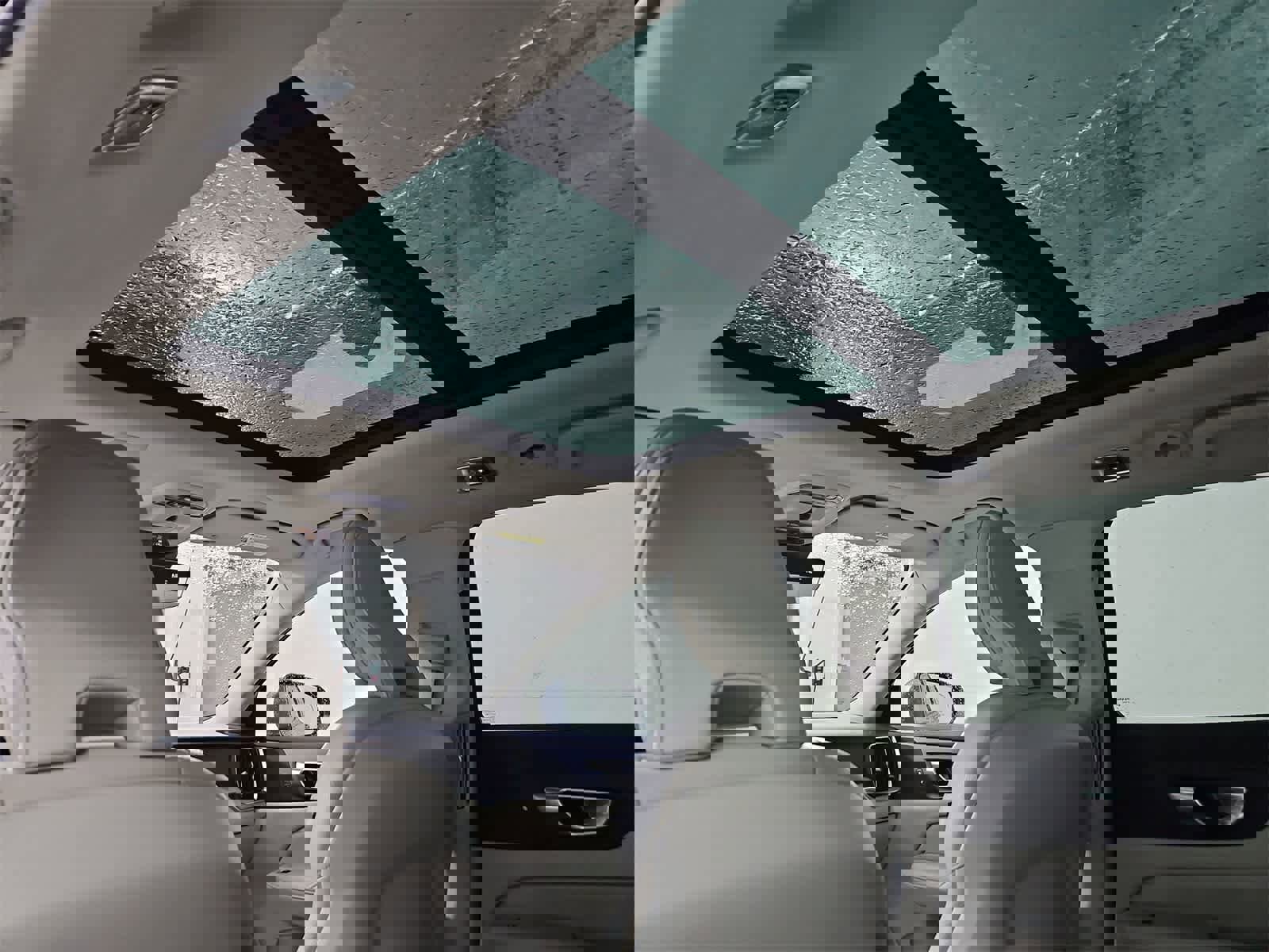 Used 2021 Volvo V60 T5 Cross Country image 22