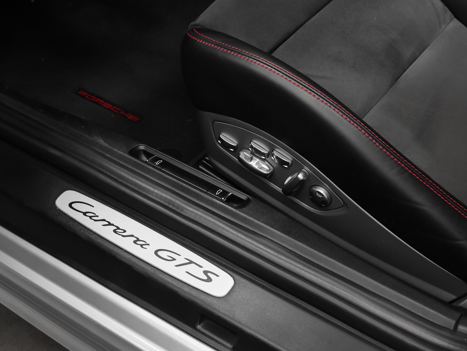 Used 2015 Porsche 911 Carrera GTS image 32